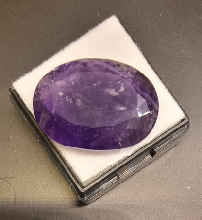 Stor naturlig ametyst – 23,05 ct – Deep Purple – IGI