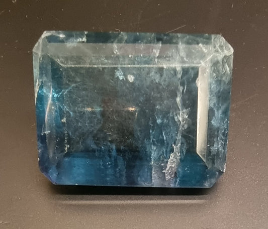 Stor naturlig fluoritt – 82,51 ct – Deep Green – IGI