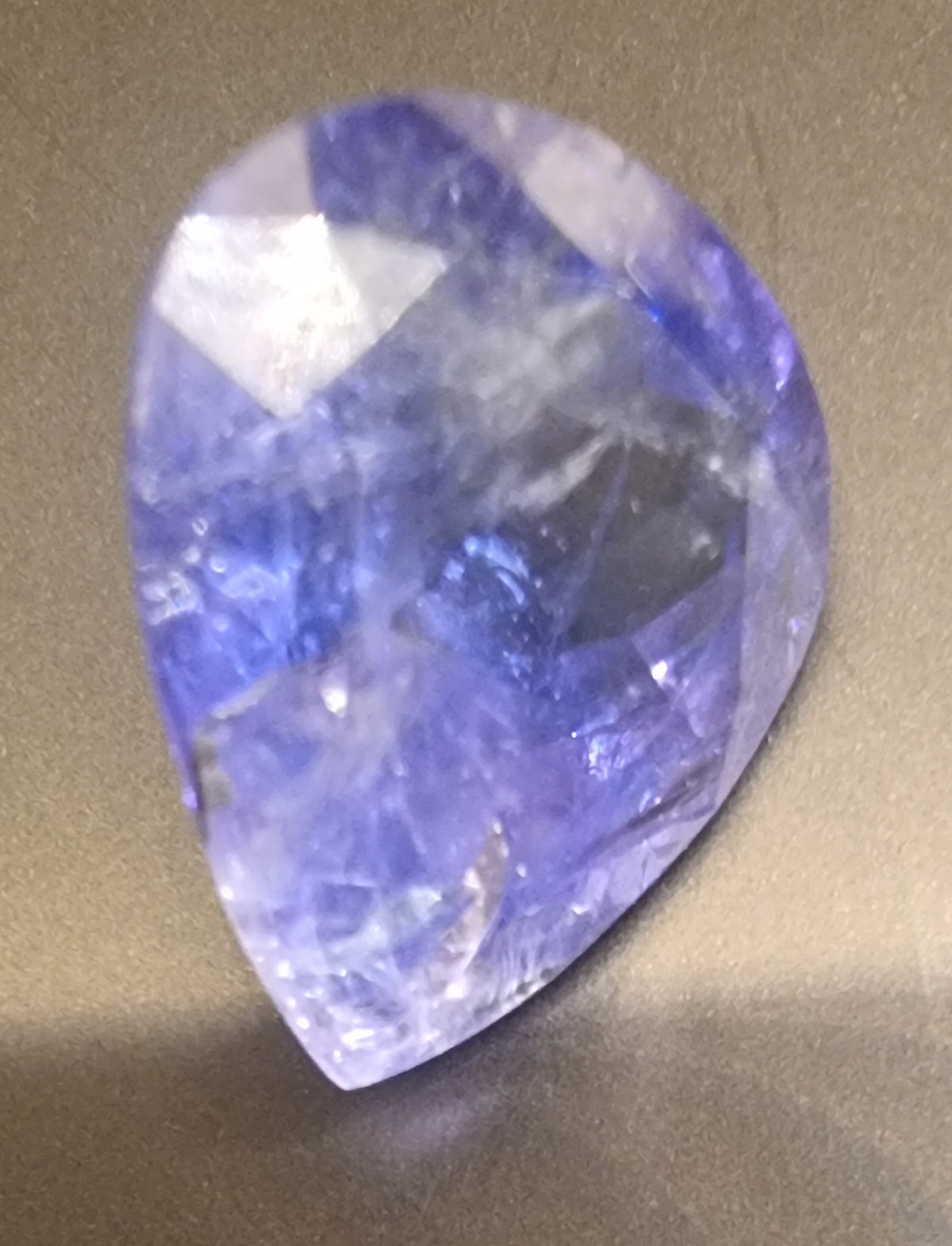 Naturlig tanzanitt – 10,87 ct – IGI-sertifisert
