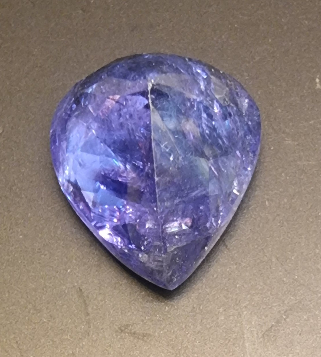 Naturlig tanzanitt – 10,87 ct – IGI-sertifisert