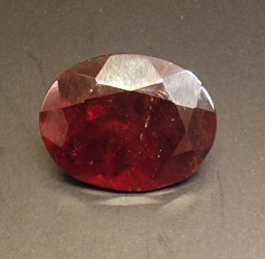 Naturlig spessartingranat – 8,07 ct – IGI-sertifisert
