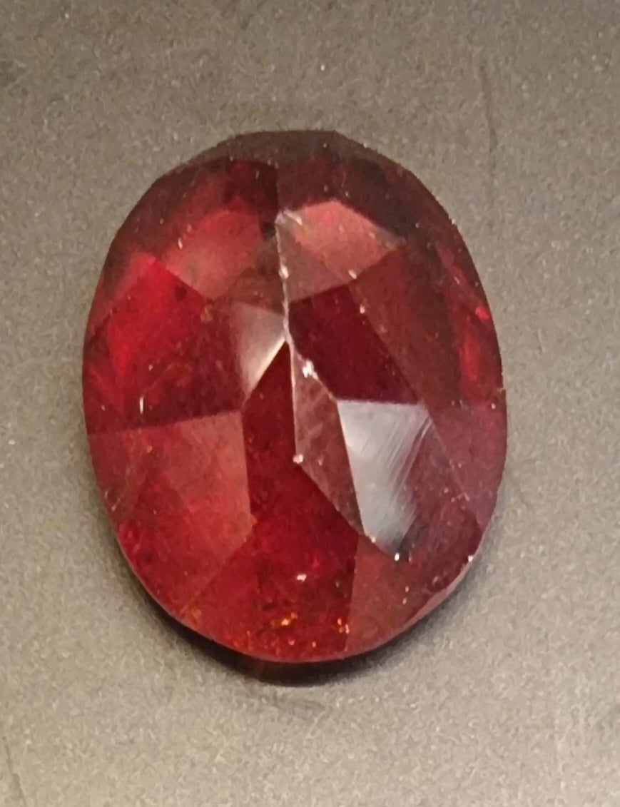 Naturlig spessartingranat – 8,07 ct – IGI-sertifisert