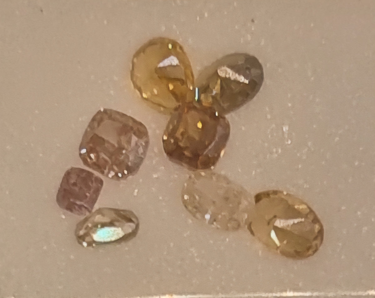8 naturlige fargede diamanter – totalt 1,00 ct – AIG-rapport
