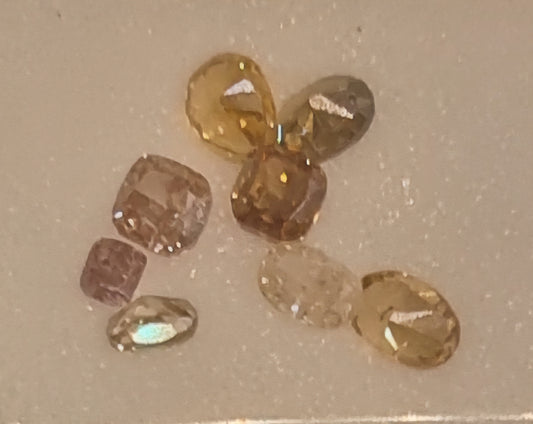 8 naturlige fargede diamanter – totalt 1,00 ct – AIG-rapport