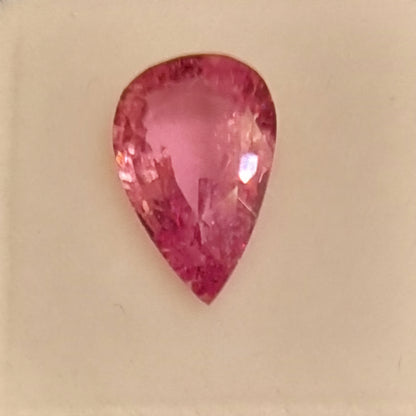 Naturlig rosa safir – 0,99 ct – pæreslipt