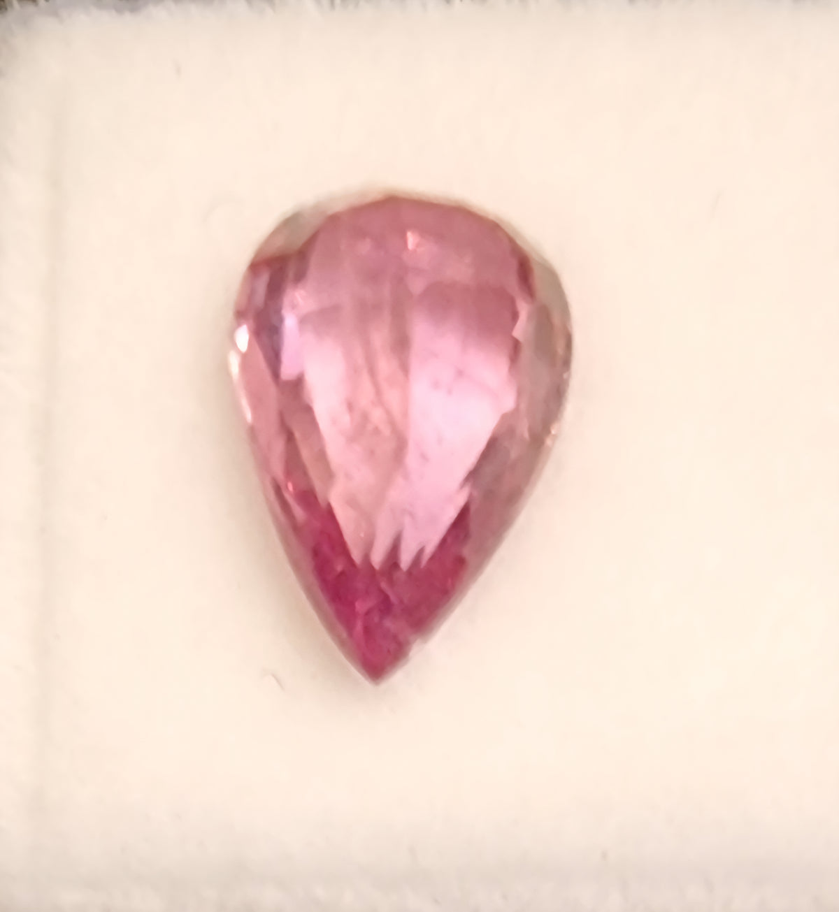 Naturlig rosa safir – 0,99 ct – pæreslipt