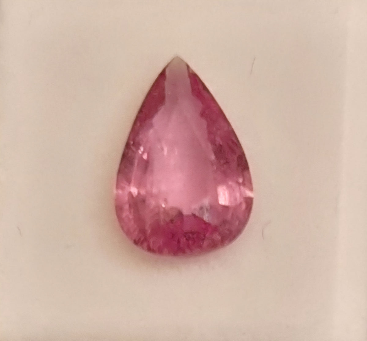 Naturlig rosa safir – 0,99 ct – pæreslipt