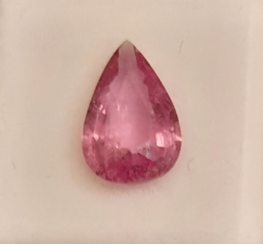 Naturlig rosa safir – 0,99 ct – pæreslipt