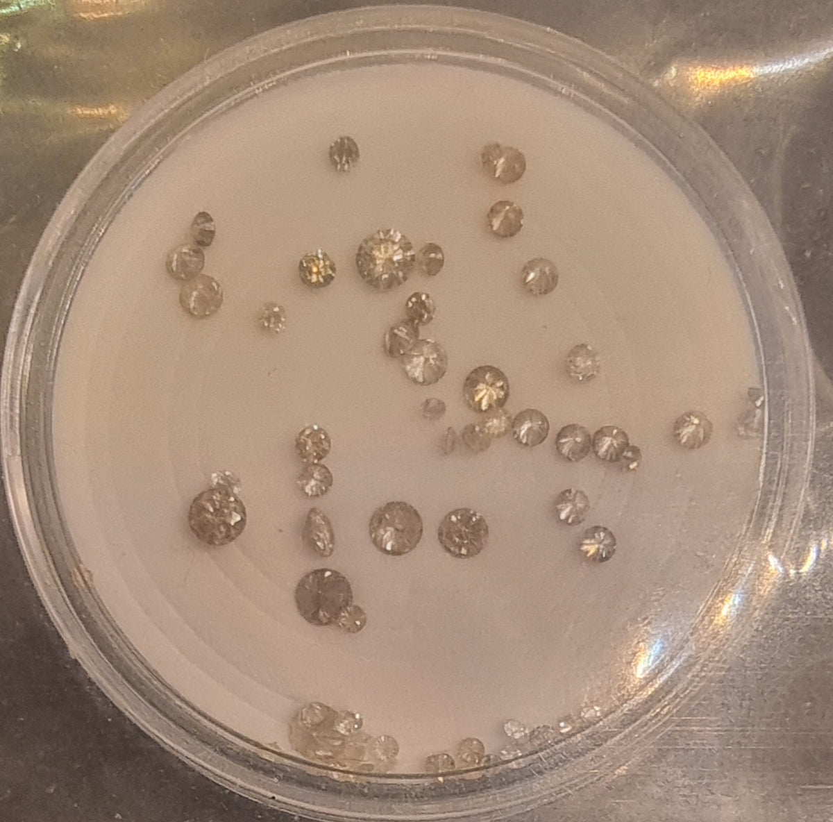 68 naturlige diamanter – 0,99 ct totalt – AIG-sertifisert og forseglet