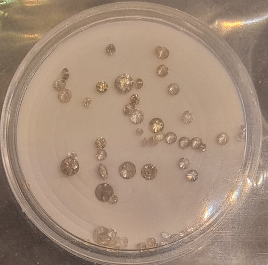 68 naturlige diamanter – 0,99 ct totalt – AIG-sertifisert og forseglet