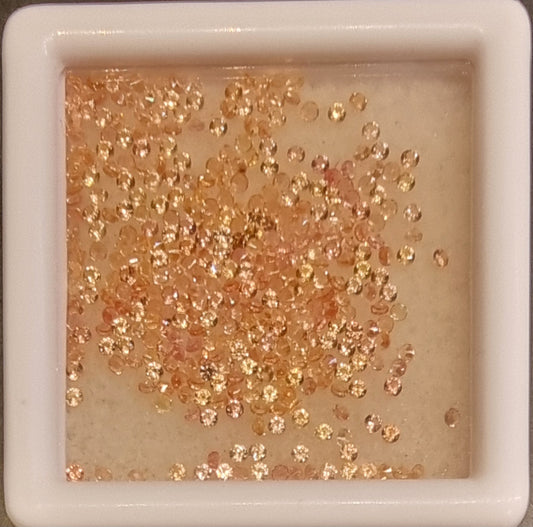 370 naturlige gul- og oransjefargede safirer – 2,39 ct