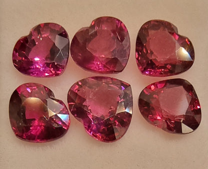 RHODOLITTGRANAT – 6 HJERTESLIPTE STEINER – 8,33 CT