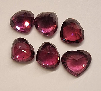 RHODOLITTGRANAT – 6 HJERTESLIPTE STEINER – 8,33 CT