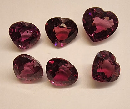 RHODOLITTGRANAT – 6 HJERTESLIPTE STEINER – 8,33 CT
