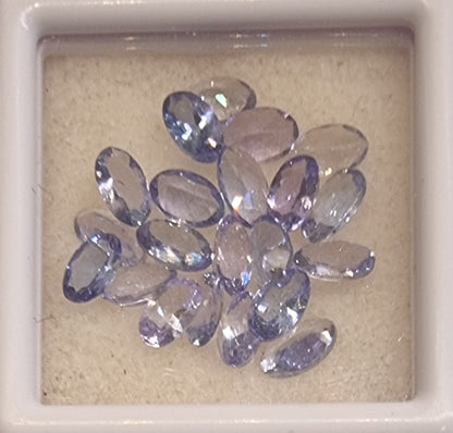 NATURLIG TANZANITT – OVALSLIPT – CA. 5 × 3 MM