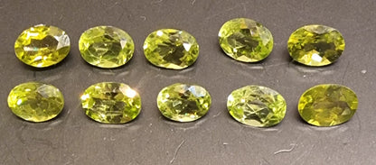 Naturlig peridot – oval fasettslipt – ca. 7 × 5 mm