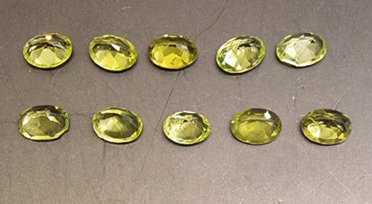 Naturlig peridot – oval fasettslipt – ca. 7 × 5 mm