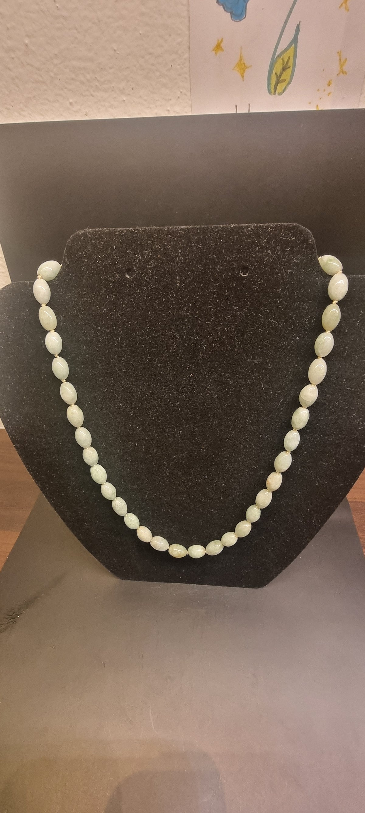 Jadeitt halskjede – 7 mm perler – 18 kt gulllås