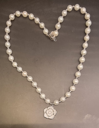 Perlehalskjede med rose – 925 sterling sølv