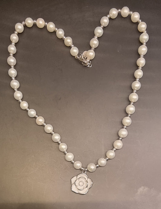 Perlehalskjede med rose – 925 sterling sølv