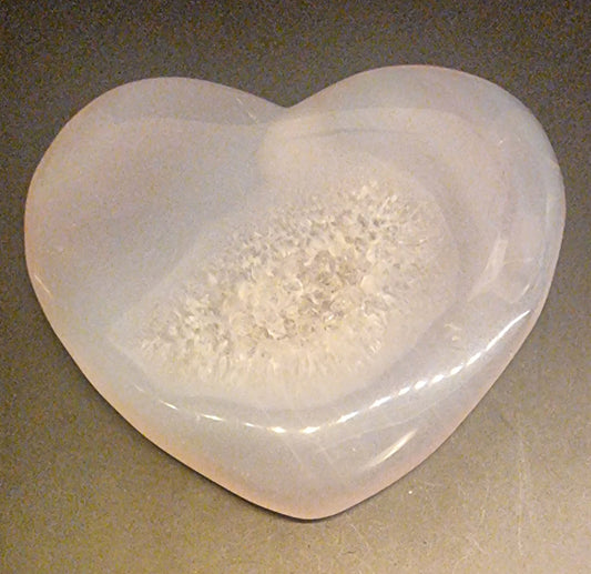 Kvartshjerte med naturlig krystallstruktur – 142 g