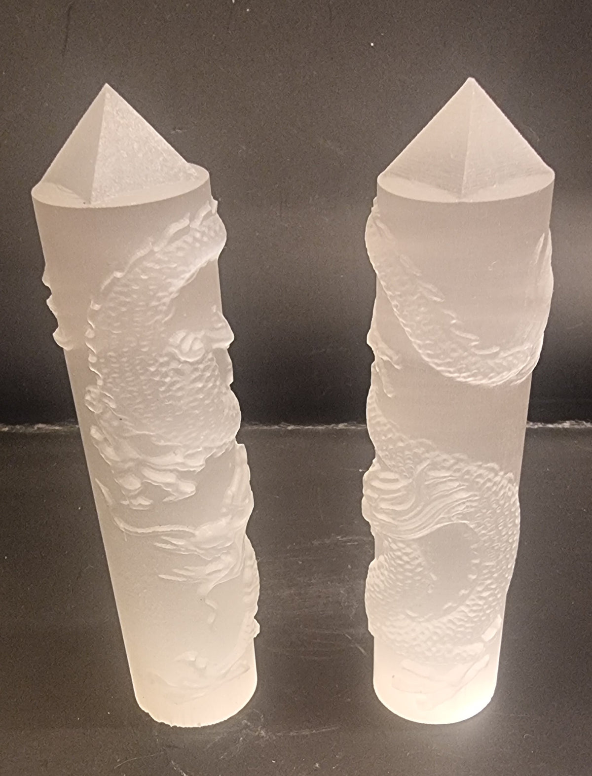 Selenittårn med utskåret drage – 10,5 cm