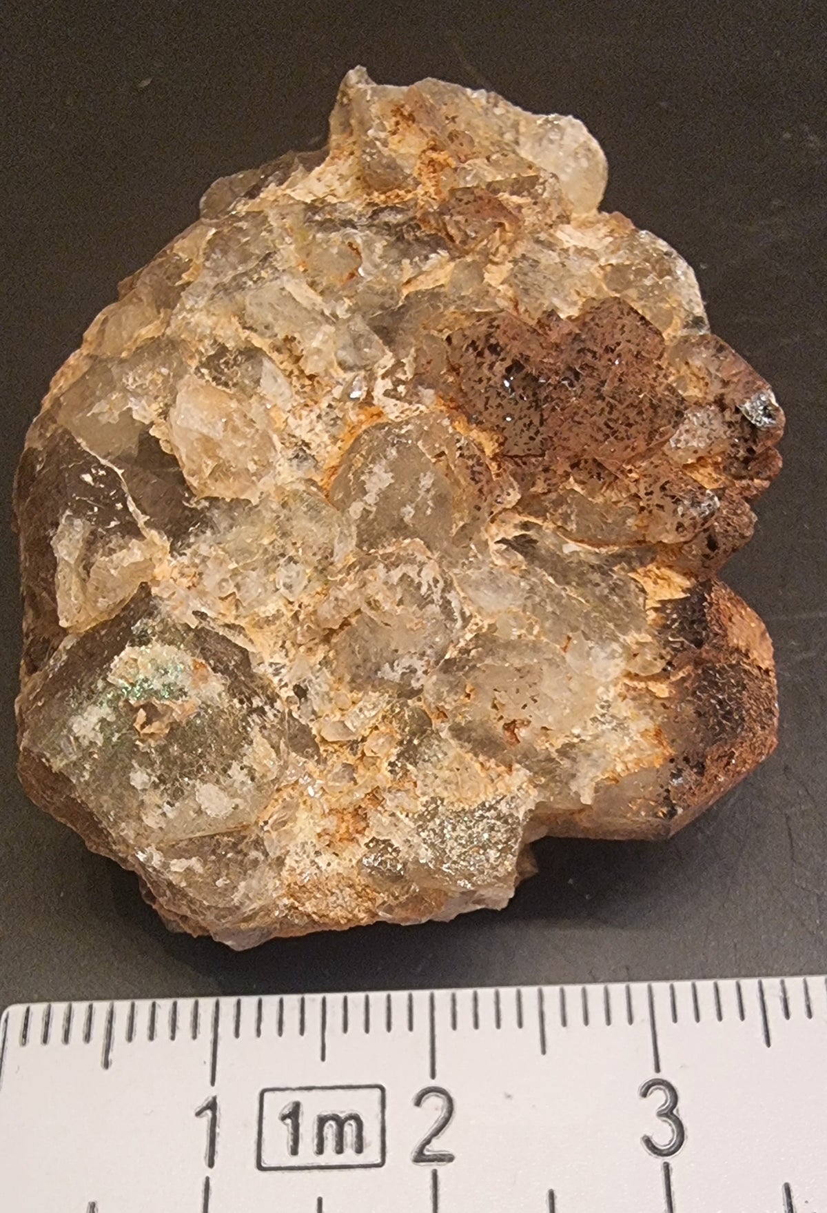 JERNOKSIDFARGET KVARTS – KRYSTALLGRUPPE