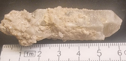 BERGKRYSTALL MED DRUSISK KVARTSBELEGG – 20 G