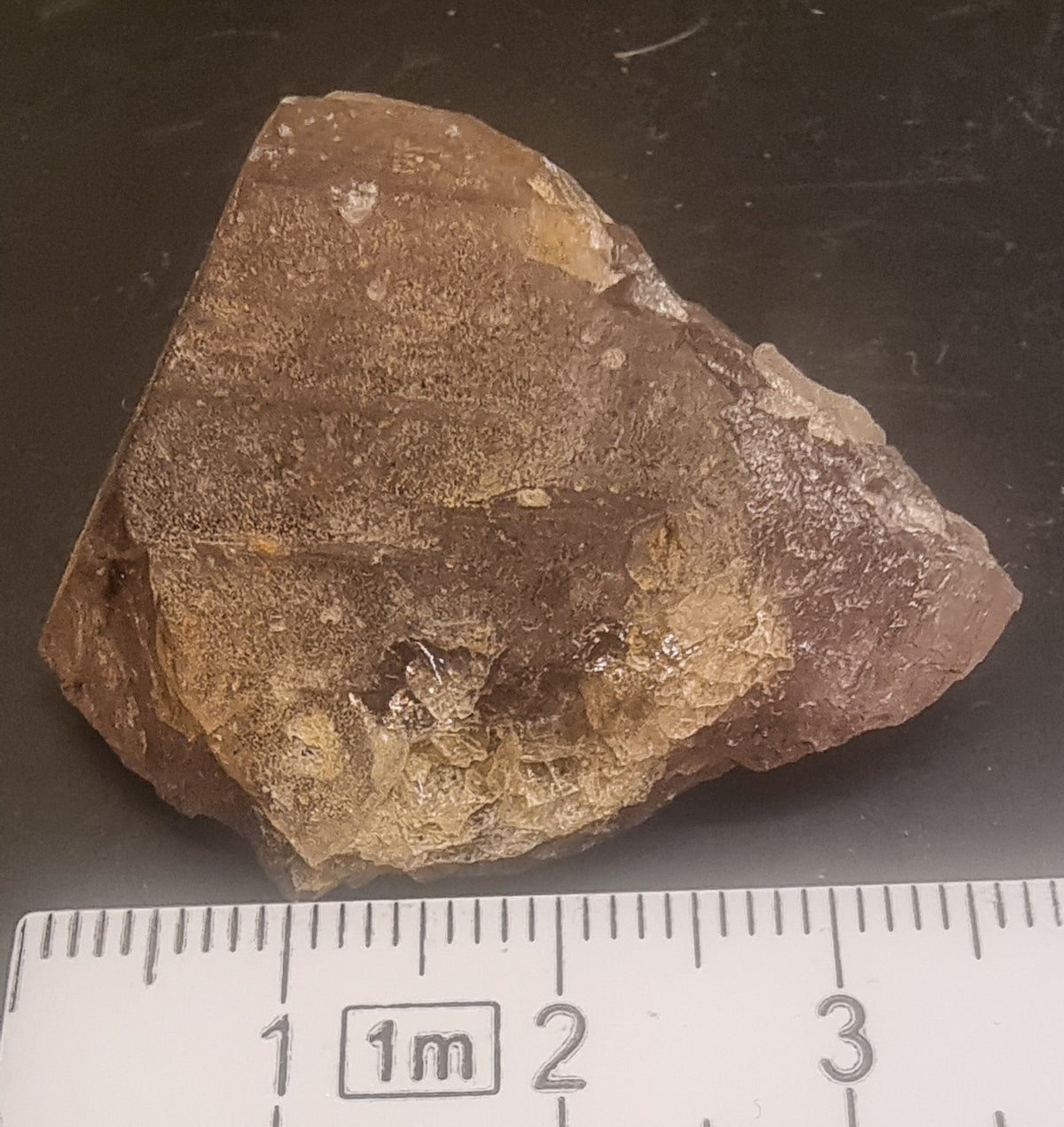 RØYKKVARTS MED NATURLIGE KONTAKTFLATER – 19 G