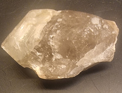 RØYKKVARTS MED HVITT MINERALBELEGG – 14 G