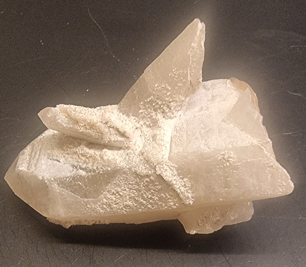 BERGKRYSTALL MED ETSET OVERFLATE – 30 G