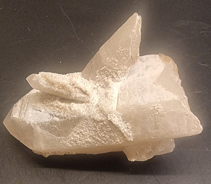 BERGKRYSTALL MED ETSET OVERFLATE – 30 G