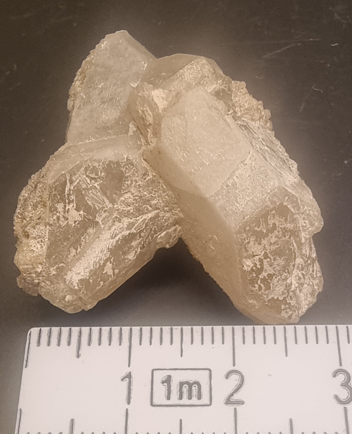 LYS RØYKKVARTS MED HVITT MINERALBELEGG – 13 G