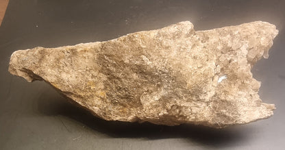 STOR BERGKRYSTALLGRUPPE PÅ MATRISE – 352 G