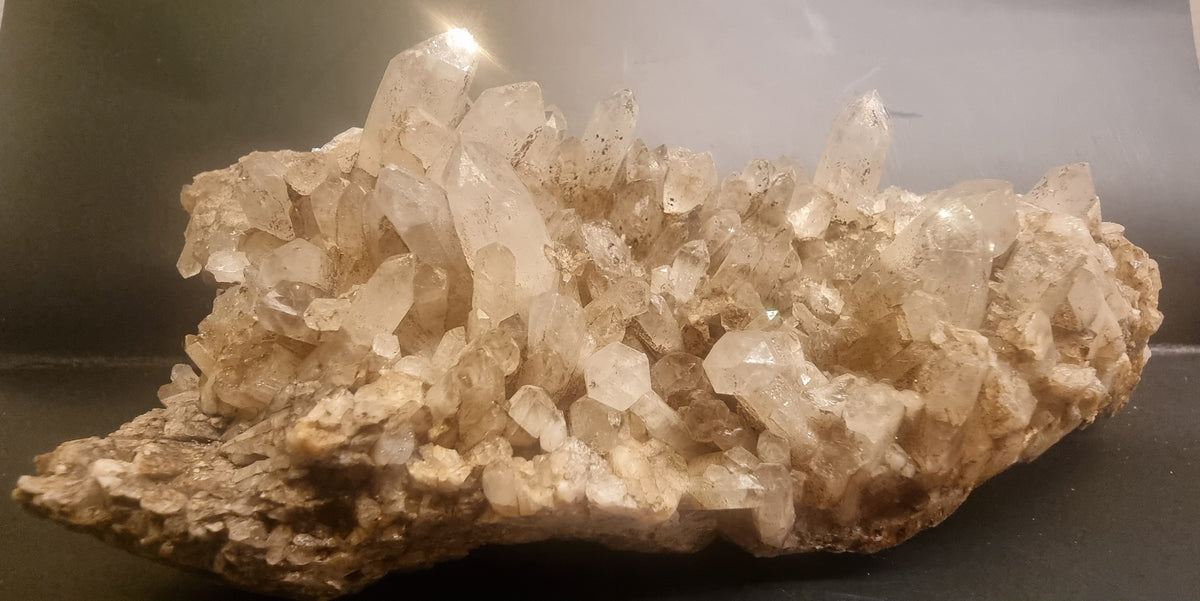 STOR BERGKRYSTALLGRUPPE PÅ MATRISE – 352 G