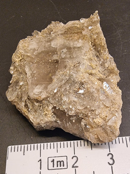 BERGKRYSTALL PÅ MUSKOVITT – 25 G