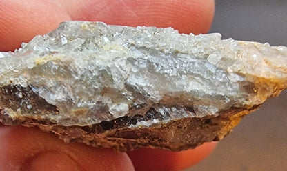 BERGKRYSTALL PÅ MUSKOVITT – 25 G