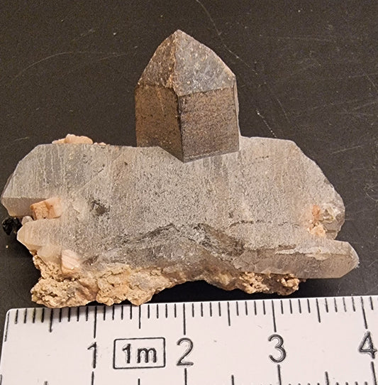 RØYKKVARTS MED FELTSPAT OG GLIMMER – 12 G