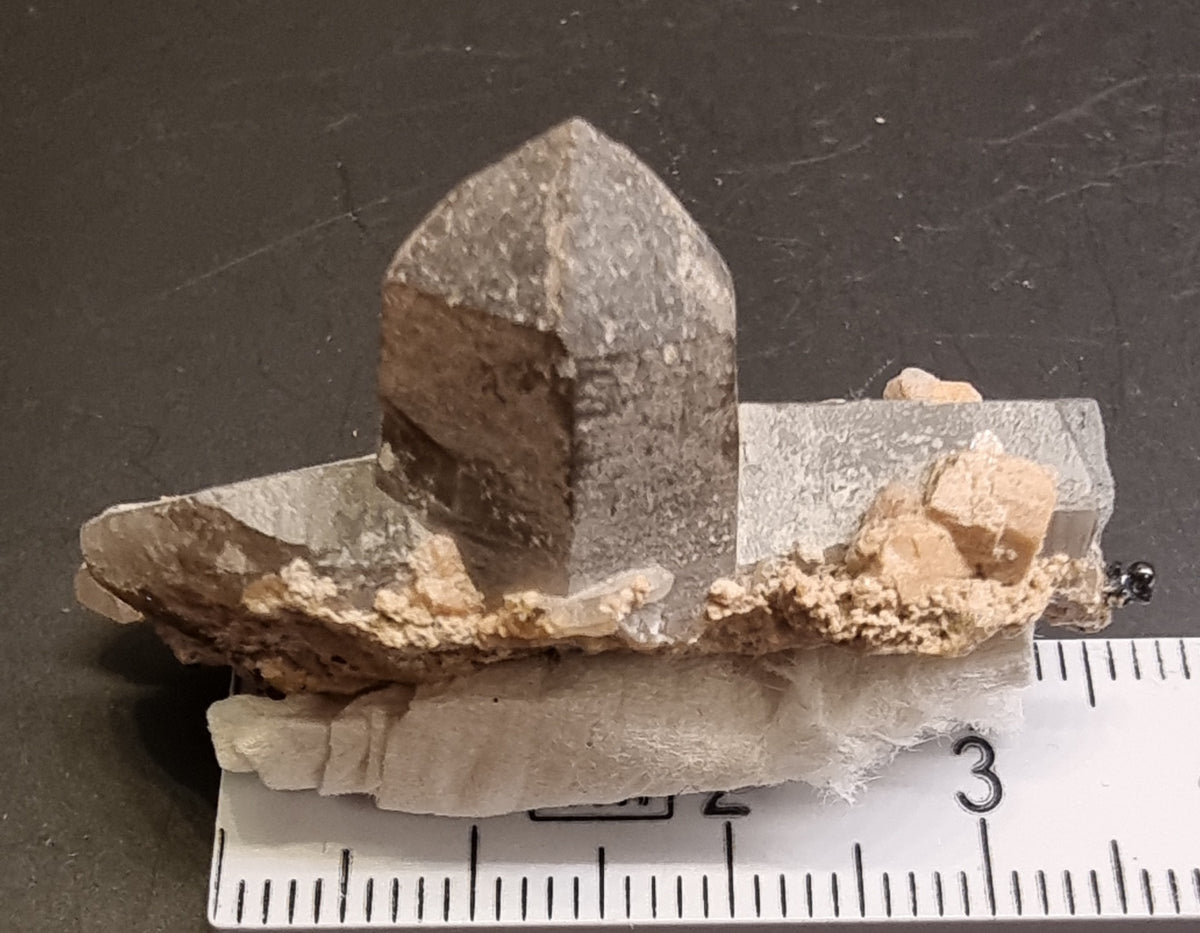 RØYKKVARTS MED FELTSPAT OG GLIMMER – 12 G