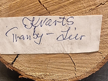 KVARTSGRUPPE MED TO STORE KRYSTALLER – TRANBY, LIER