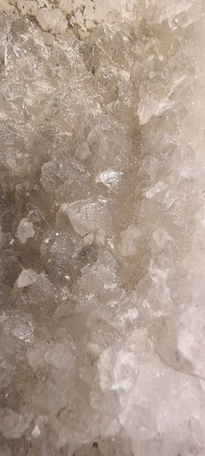 KALSITT MED KALSITT MED SKALENOHEDRISKE KRYSTALLER – 378 G KRYSTALLER – 378 G
