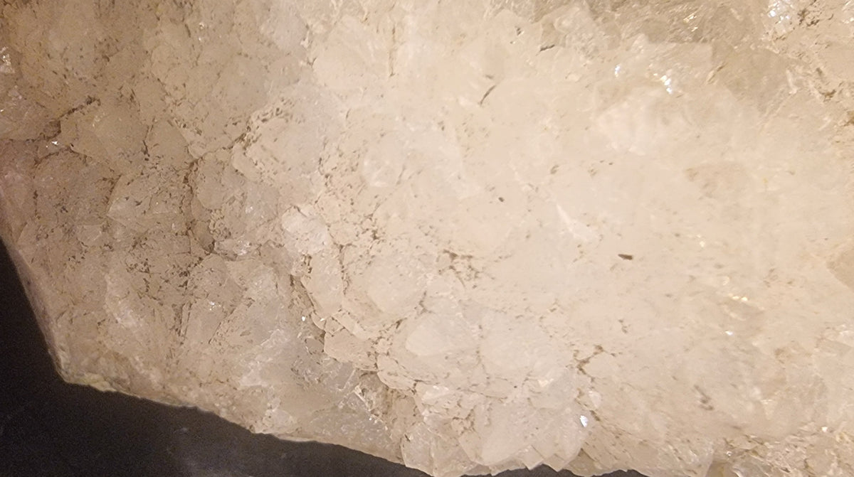 KALSITT MED KALSITT MED SKALENOHEDRISKE KRYSTALLER – 378 G KRYSTALLER – 378 G