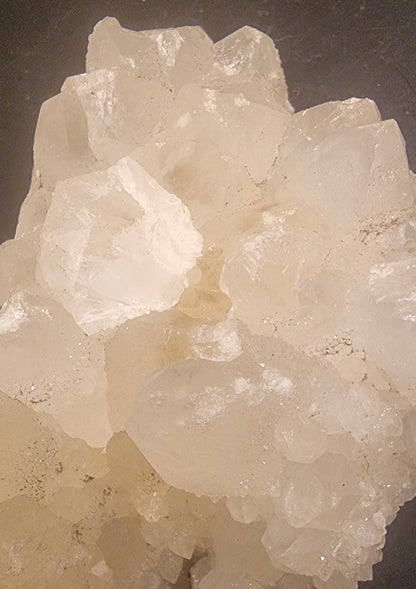 KALSITT MED SKALENOHEDRISKE KRYSTALLER – 251 G