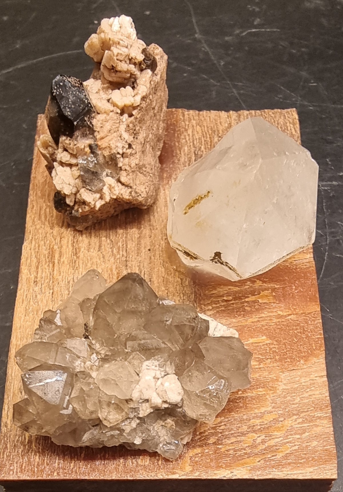 KVARTS OG FELTSPAT – LIER