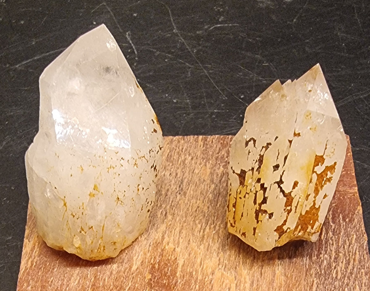 O KVARTSKRYSTALLER MED JERNOKSID – LURDALEN