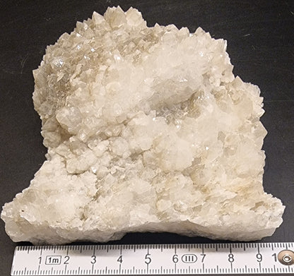 CALCITTKLYNGE MED RHOMBOEDRISKE KRYSTALLER – 422 G