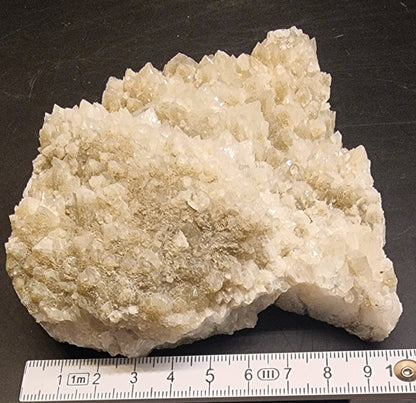 CALCITTKLYNGE MED RHOMBOEDRISKE KRYSTALLER – 422 G