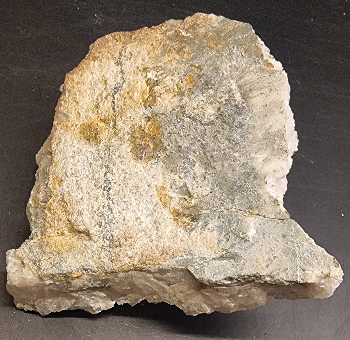 CALCITTKLYNGE MED RHOMBOEDRISKE KRYSTALLER – 422 G