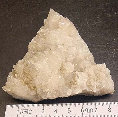 CALCITTKLYNGE MED ROMBOEDRISKE KRYSTALLER – 177 G