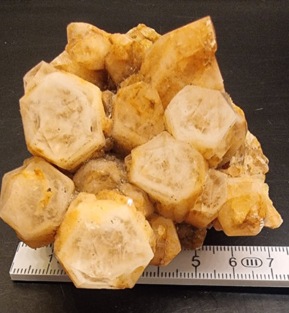 KVARTSKLYNGE MED JERNOKSIDFARGING – 263 G